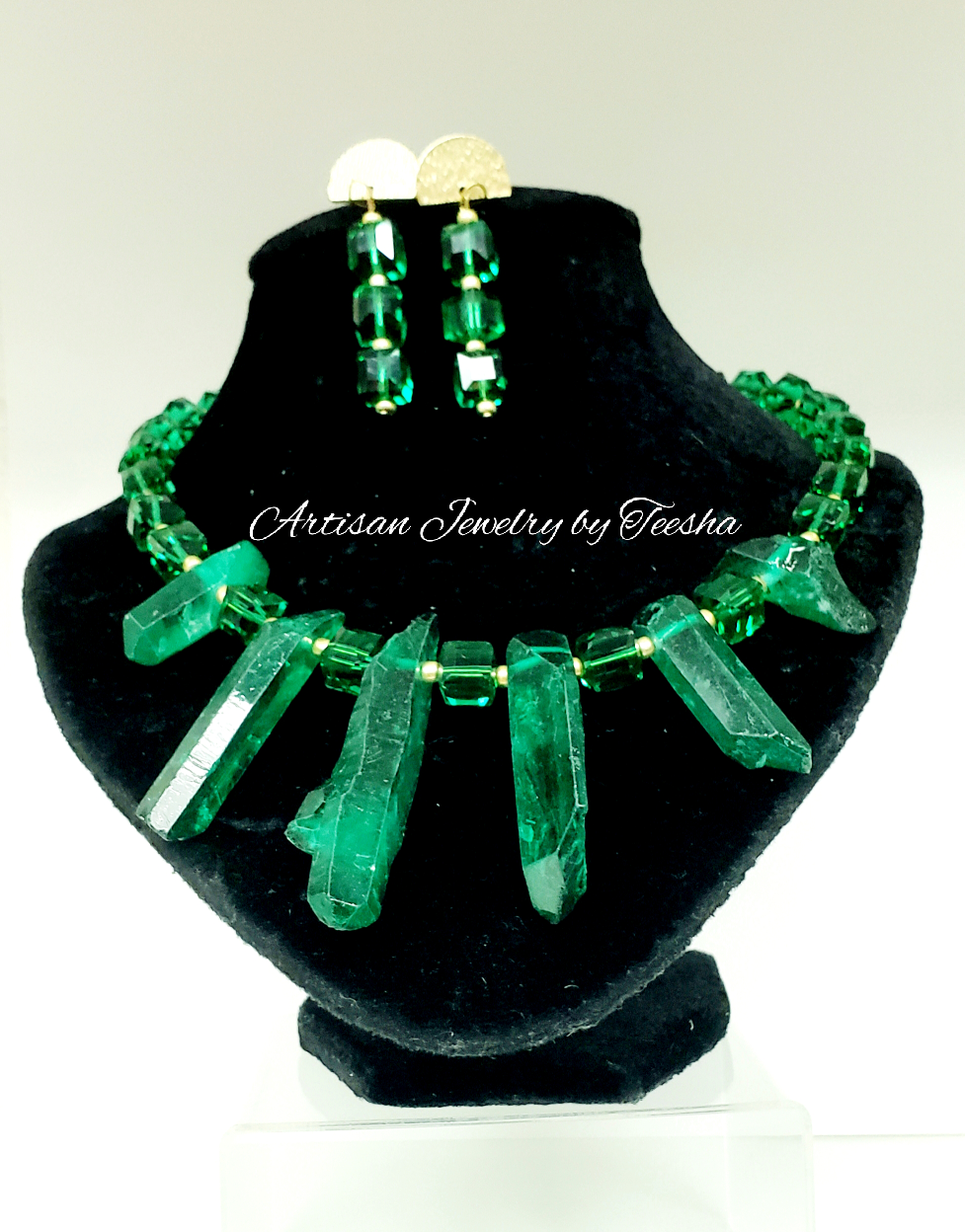 Women's emerald green quartz and crystal choker/bib set.