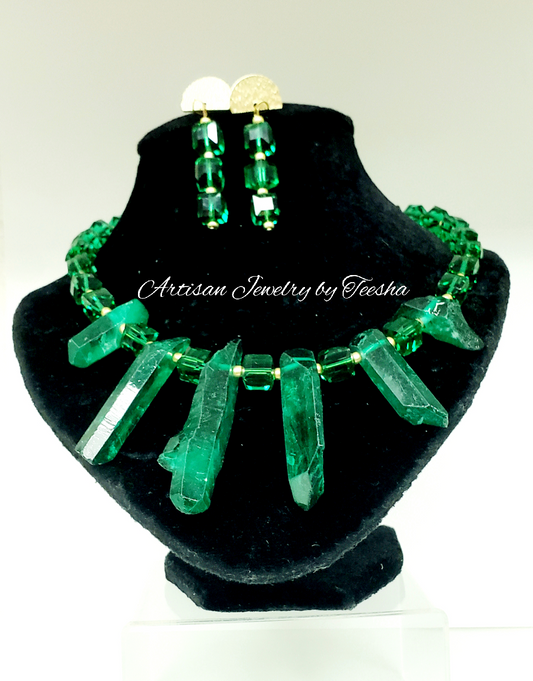 Women's emerald green quartz and crystal choker/bib set.