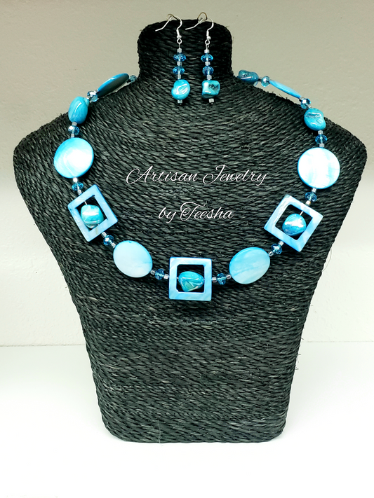 Women's turquoise Mother of Pearl necklace set.